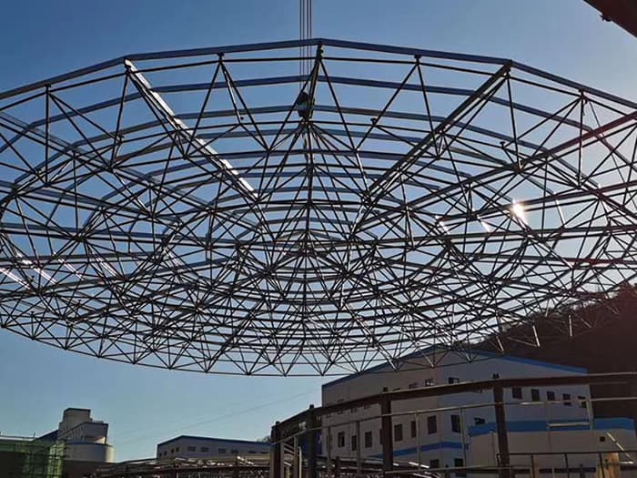 五指山螺栓球网架工程施工现场